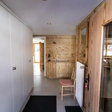 Haus Derby, West